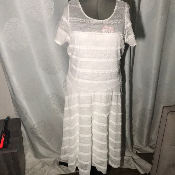 Pretty lace dress - Picture 1 of 6